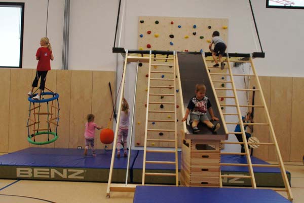 SportQuadrat Bewegungslandschaft – klettern, springen und rutschen für Kinder zwischen 4 und 12 Jahren