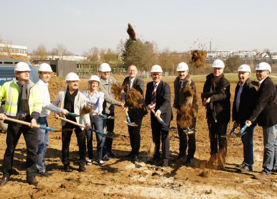 Spatenstich Sportvereinszentrum als Fitnessstudio in Bietigheim, Baubeginn im März 2016